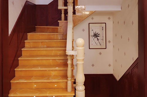 阜宁中式别墅室内汉白玉石楼梯的定制安装装饰效果